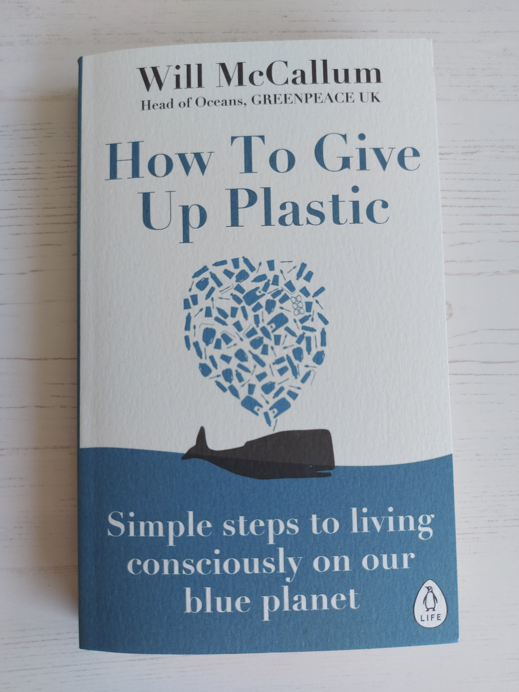 How to give up plastic (paperback)